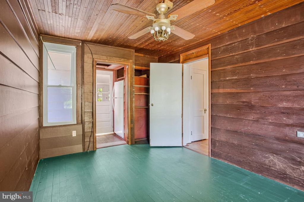Image 14 of property listing at 605 MELVIN AVE, Annapolis, MD 21401