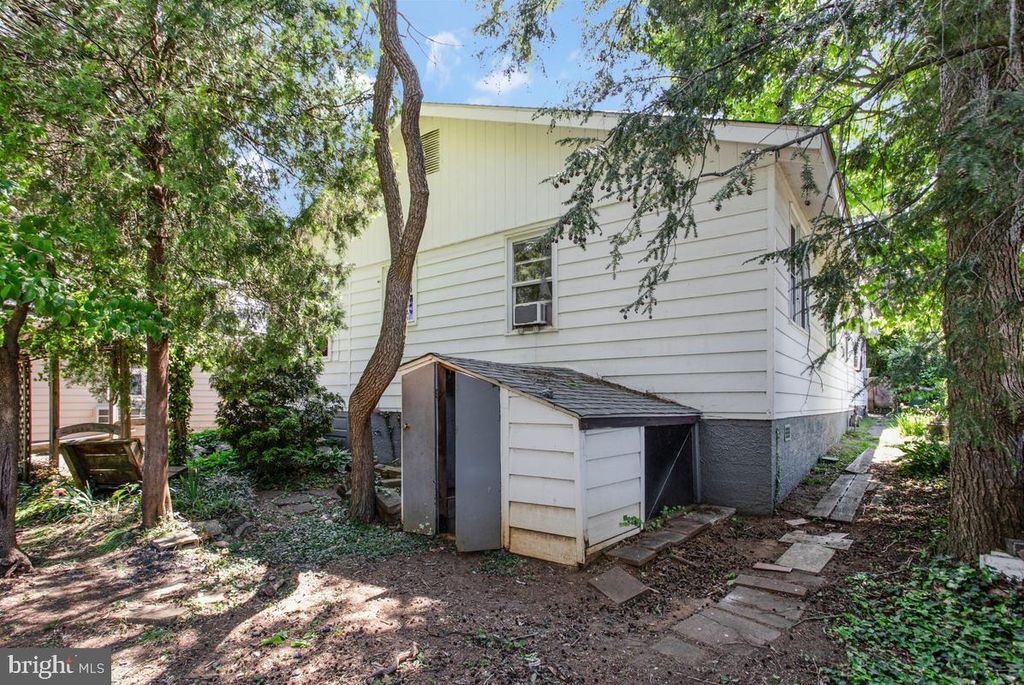 Image 24 of property listing at 605 MELVIN AVE, Annapolis, MD 21401