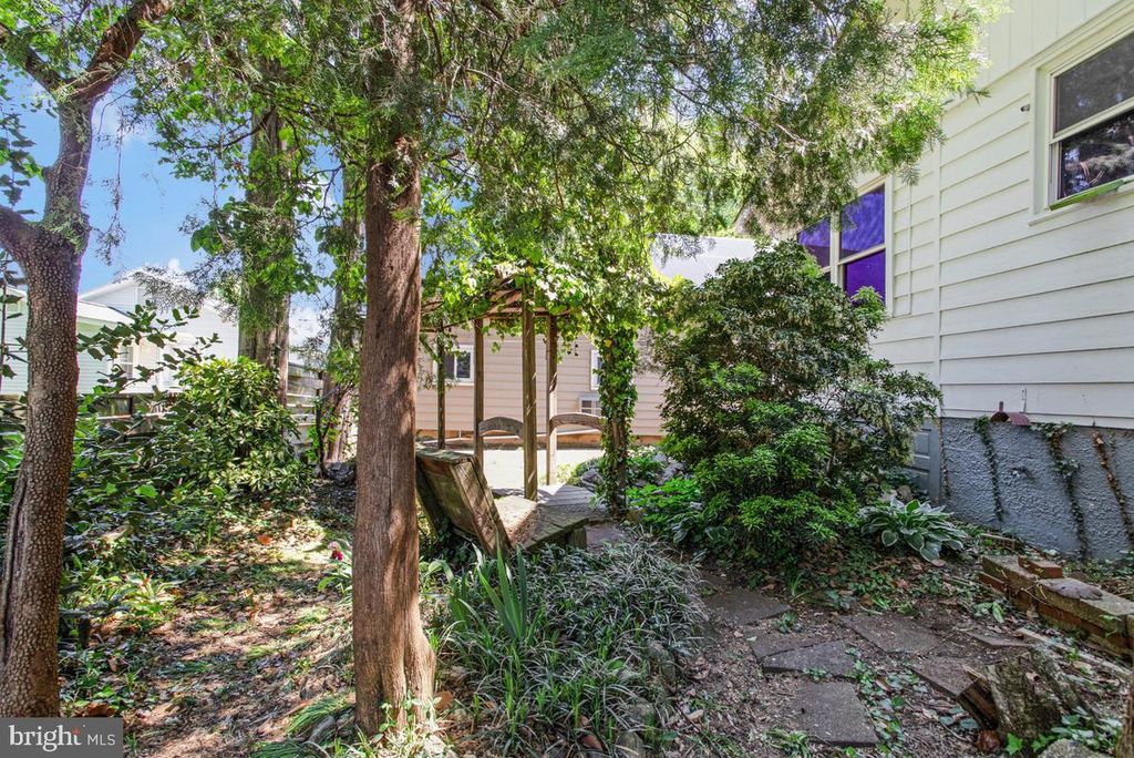 Image 26 of property listing at 605 MELVIN AVE, Annapolis, MD 21401
