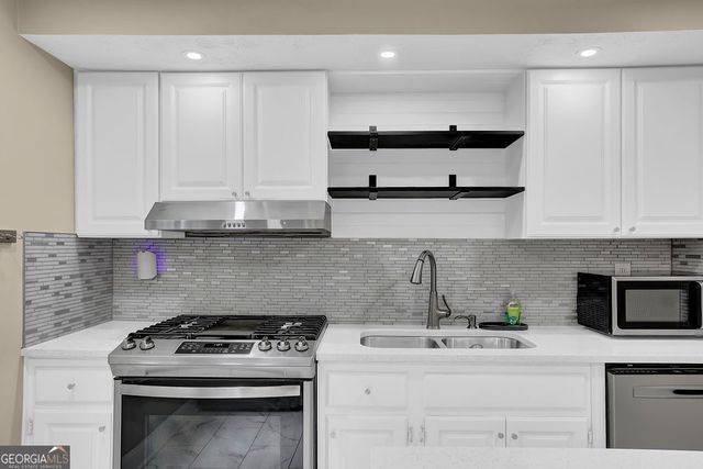 9665 N Pond Circle, Roswell, GA 30076