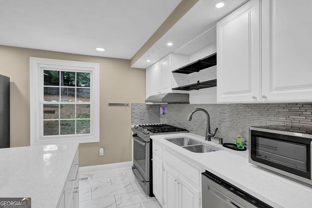 9665 N Pond Circle, Roswell, GA 30076