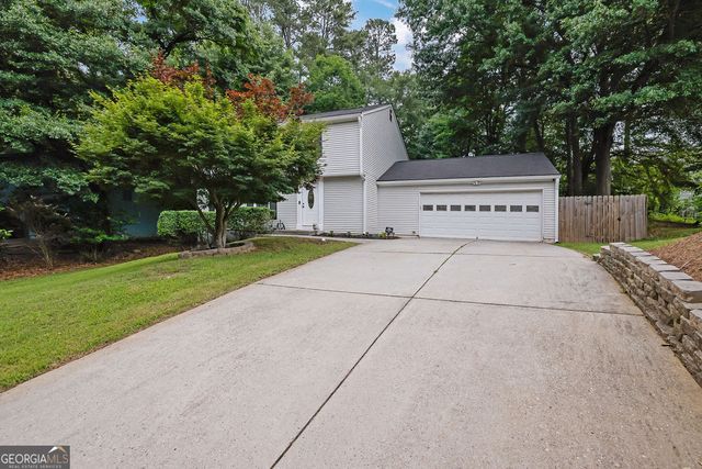 9665 N Pond Circle, Roswell, GA 30076