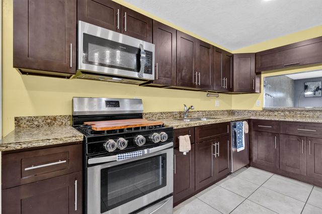 5639 Ithaca Circle E, Lake Worth, FL 33463