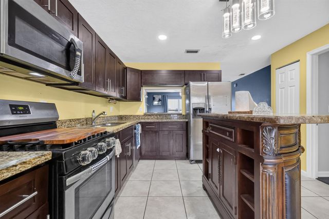 5639 Ithaca Circle E, Lake Worth, FL 33463