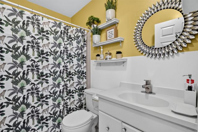 5639 Ithaca Circle E, Lake Worth, FL 33463