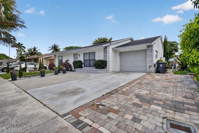 5639 Ithaca Circle E, Lake Worth, FL 33463