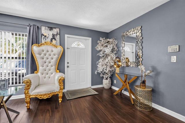 5639 Ithaca Circle E, Lake Worth, FL 33463