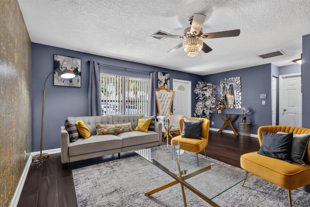5639 Ithaca Circle E, Lake Worth, FL 33463