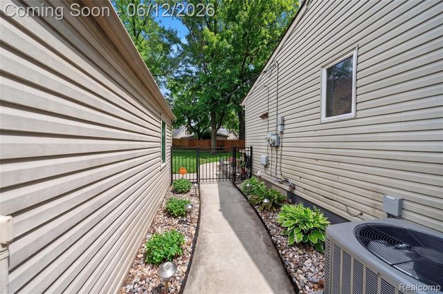 407 Waverley Avenue, Royal Oak, MI 48067