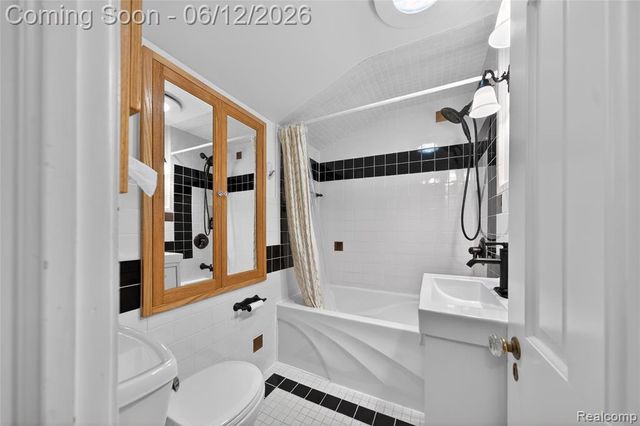 407 Waverley Avenue, Royal Oak, MI 48067