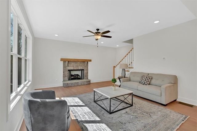 10 Ashwood SE Drive, Cartersville, GA 30120
