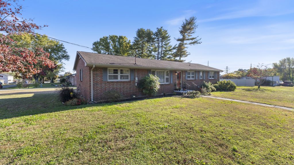 210 E Petty Ln, Winchester, TN 37398