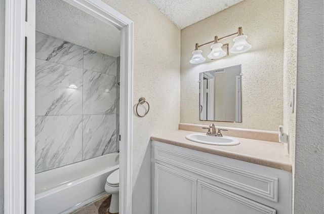 3770 Lovers Wood Lane 807, Houston, TX 77014