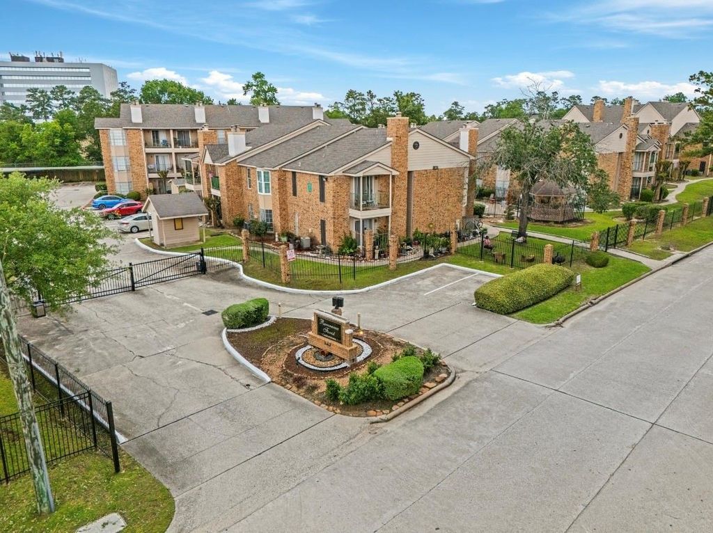 3770 Lovers Wood Lane 807, Houston, TX 77014