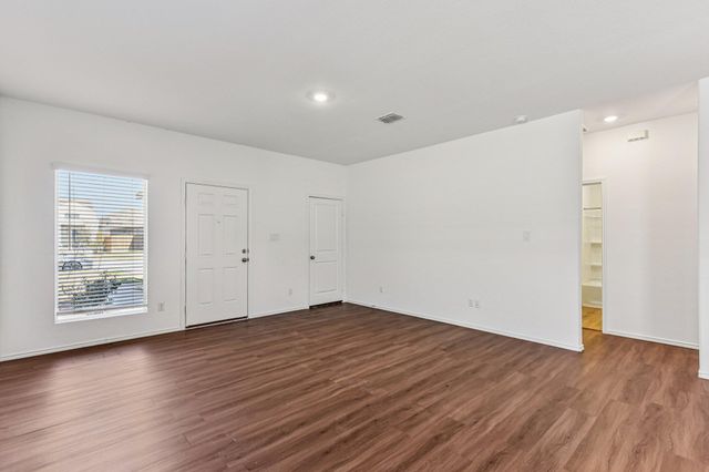 312 The Bad WAY, Jarrell, TX 76537