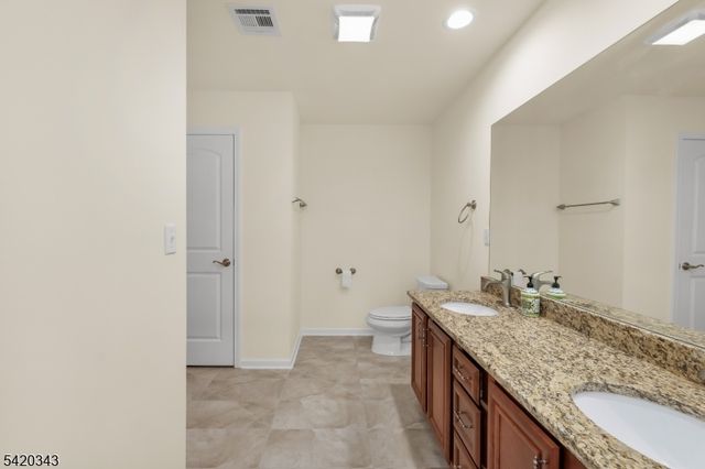 47 Harvey Ct, Clark Twp., NJ 07066