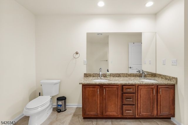 47 Harvey Ct, Clark Twp., NJ 07066