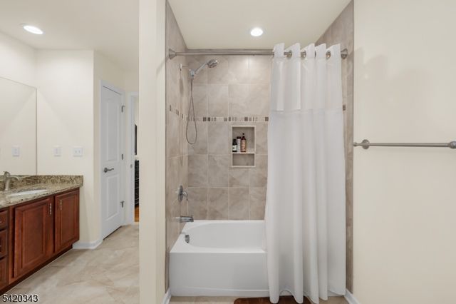 47 Harvey Ct, Clark Twp., NJ 07066