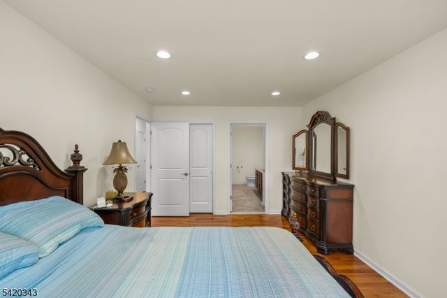 47 Harvey Ct, Clark Twp., NJ 07066