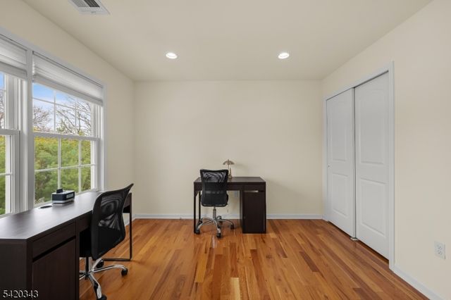 47 Harvey Ct, Clark Twp., NJ 07066