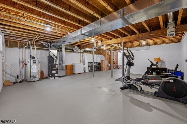 47 Harvey Ct, Clark Twp., NJ 07066