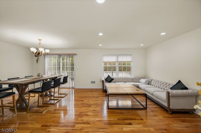 47 Harvey Ct, Clark Twp., NJ 07066