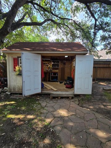 3909 Regency Drive, Deer Park, TX 77536