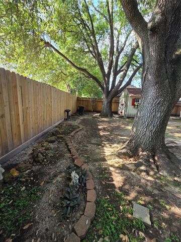 3909 Regency Drive, Deer Park, TX 77536