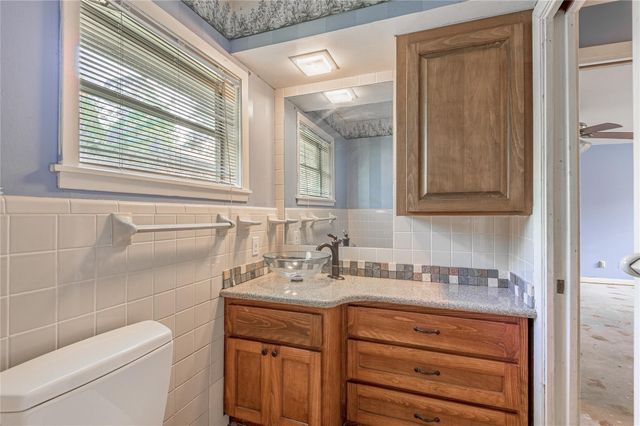 2001 Avenue Q, Huntsville, TX 77340