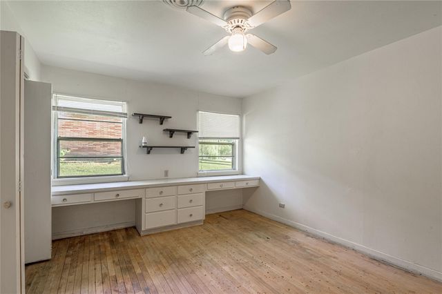 2001 Avenue Q, Huntsville, TX 77340