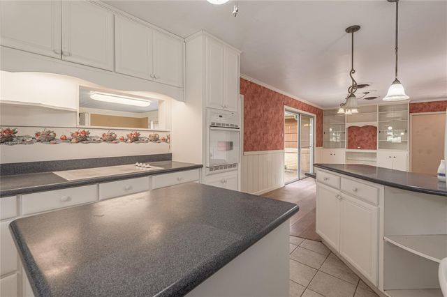 2001 Avenue Q, Huntsville, TX 77340