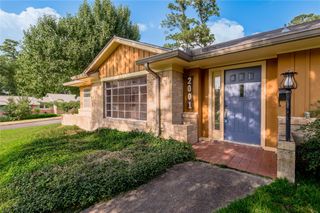 2001 Avenue Q, Huntsville, TX 77340