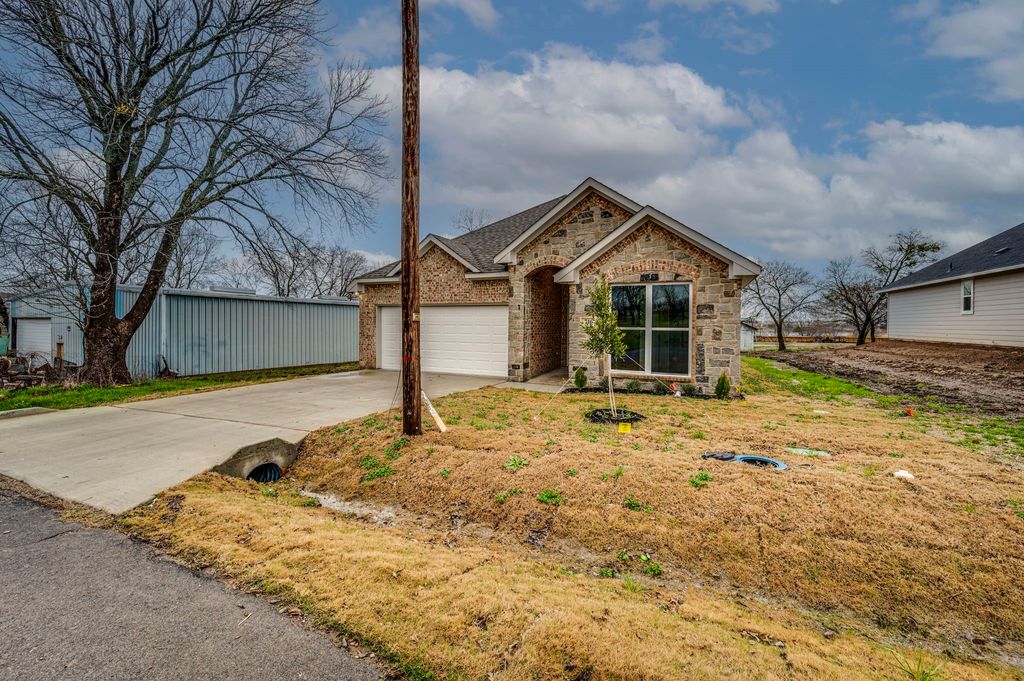 716 N Church Street, Ferris, TX 75125