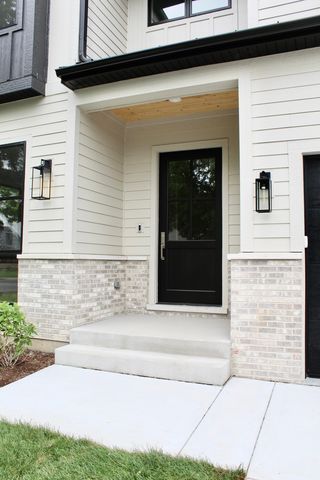 120 N Walnut Street, Elmhurst, IL 60126