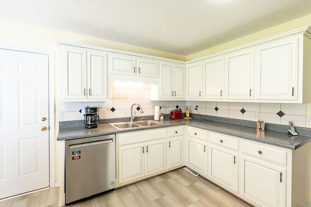 1004 Deann Ct, Cottontown, TN 37048