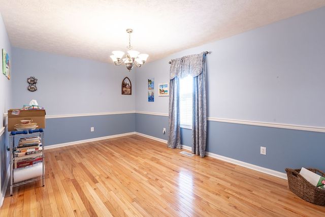 1004 Deann Ct, Cottontown, TN 37048