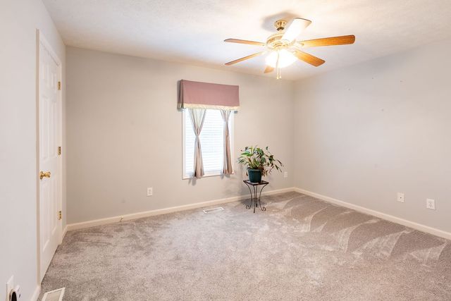 1004 Deann Ct, Cottontown, TN 37048