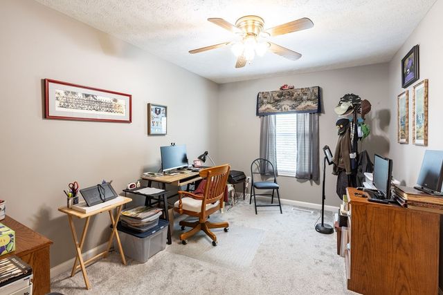 1004 Deann Ct, Cottontown, TN 37048