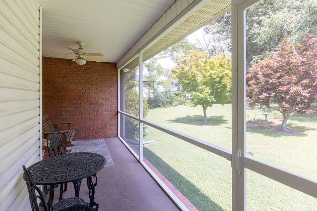 1004 Deann Ct, Cottontown, TN 37048