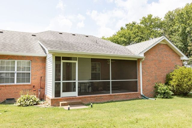 1004 Deann Ct, Cottontown, TN 37048