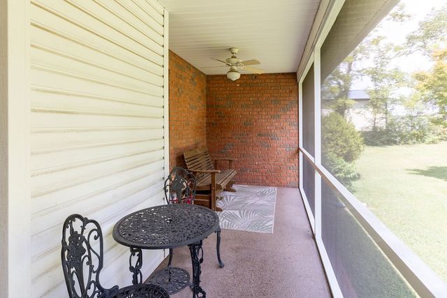 1004 Deann Ct, Cottontown, TN 37048