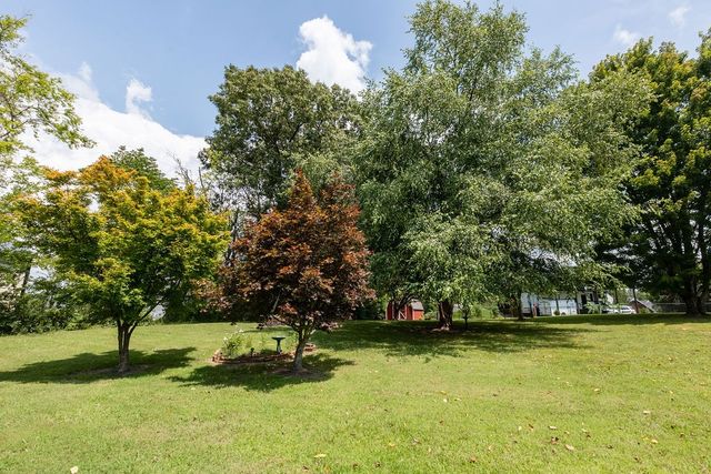 1004 Deann Ct, Cottontown, TN 37048