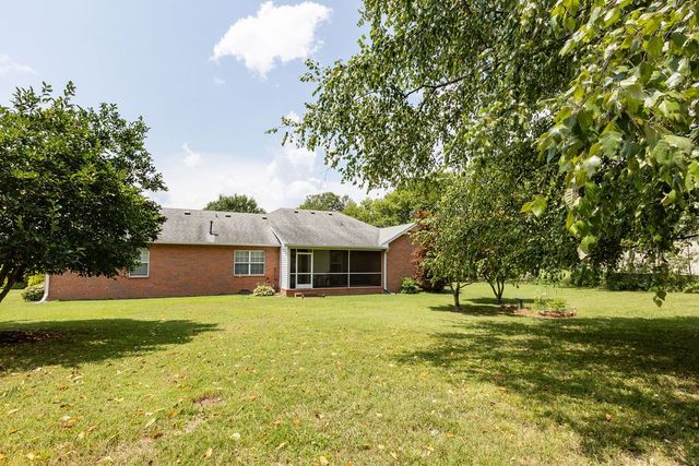 1004 Deann Ct, Cottontown, TN 37048