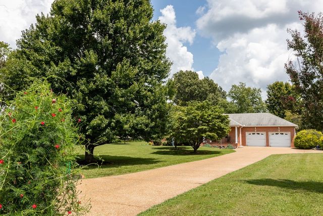 1004 Deann Ct, Cottontown, TN 37048