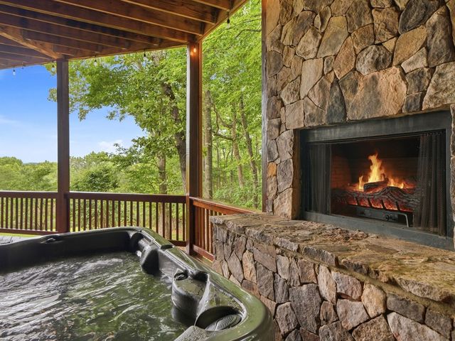 516 Endless View Road, Mineral Bluff, GA 30559