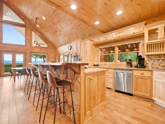 516 Endless View Road, Mineral Bluff, GA 30559