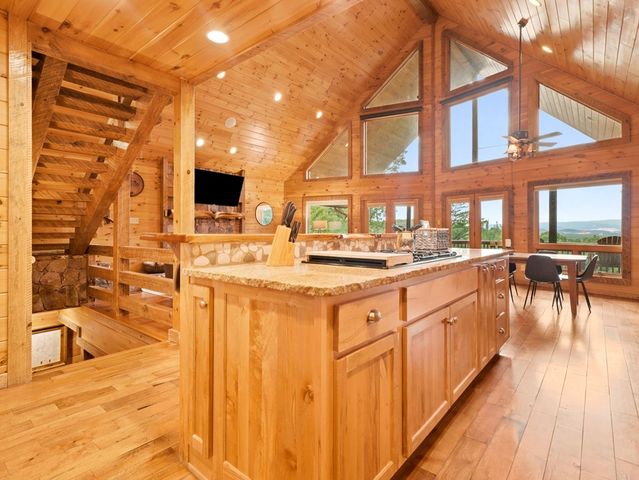 516 Endless View Road, Mineral Bluff, GA 30559