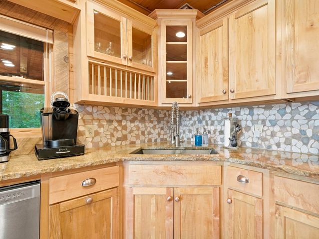 516 Endless View Road, Mineral Bluff, GA 30559