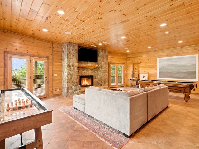 516 Endless View Road, Mineral Bluff, GA 30559