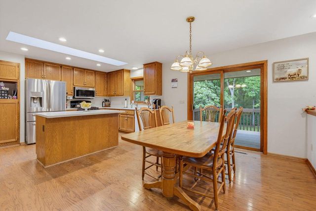 W276S4440 Elk Valley COURT, Waukesha, WI 53189